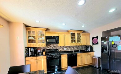 113 Highview Dr, Woodbridge, NJ 07095 - photo 3