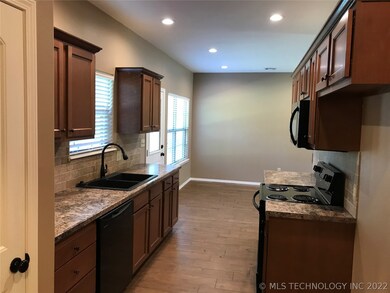 310 E 4th St, Claremore, OK 74017 - photo 7