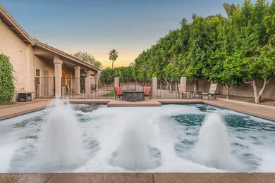 Pool w/ Water Feature