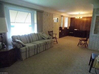 Plenty of room for entertaining with lots of nice 