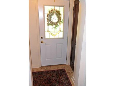 Entry/Foyer.