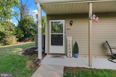 801 E Parker St unit B2, Langhorne, PA 19047 - photo 2