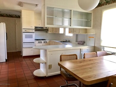 Eat-in kitchen