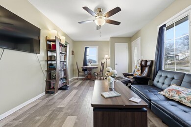 2404 E 37th Ct, Des Moines, IA 50317 - photo 3