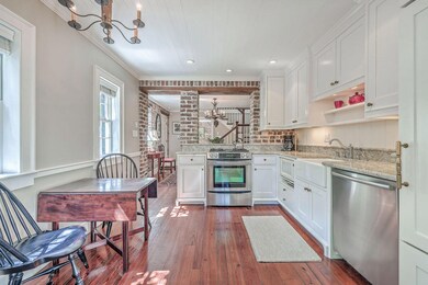 84 1/2 King Street kitchen