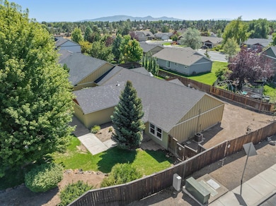 2290 SW Kalama Ave, Redmond, OR 97756 - photo 6