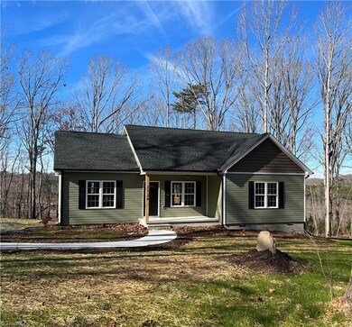 1524 Liberty Cir, Asheboro, NC 27205 - photo 3