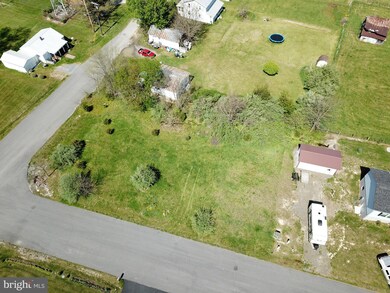 1-2 Sassafras Ln, Wardensville, WV 26851 - photo 4