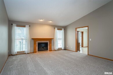 1631 W 65th St, Davenport, IA 52806 - photo 3