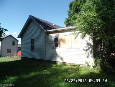 117 Center St, Struthers, OH 44471 - photo 2