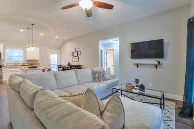 523 Deery St, Shelbyville, TN 37160 - photo 3