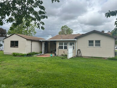 211 Woodlane Dr, Columbus, IN 47201 - photo 5