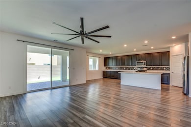 6808 Bayou Hollow Ave, Las Vegas, NV 89156 - photo 3