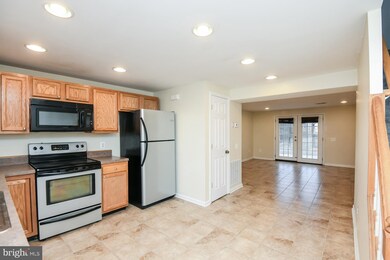 908 Winsap Ct, Halethorpe, MD 21227 - photo 6