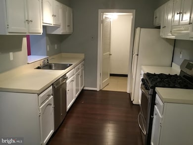 5833 Cove Landing Rd unit 102, Burke, VA 22015 - photo 3