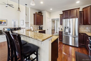 Breakfast bar, pantry, tiled backsplash
