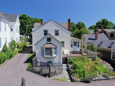4) 190 Main St, Wiscasset