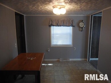 1635 W 3rd St, Davenport, IA 52802 - photo 3