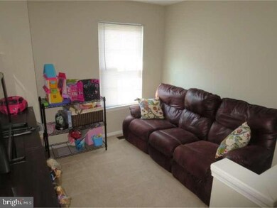 1055 Maple Glen Cir, Pottstown, PA 19464 - photo 4