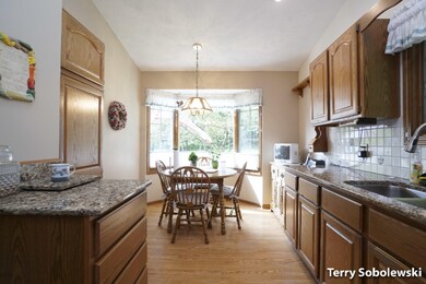 2165 Edington Dr SE, Kentwood, MI 49508-