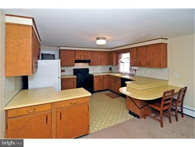 1407 Marlyns Ln, North Wales, PA 19454 - photo 6