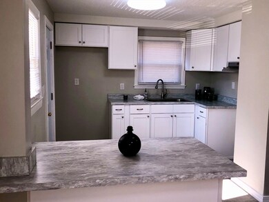 278 Pheland St, Springfield, MA 01109 - photo 2