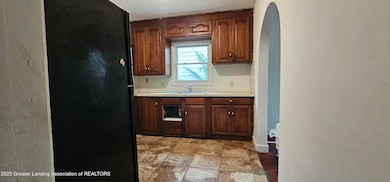 1016 Cleo St, Lansing, MI 48915 - photo 3