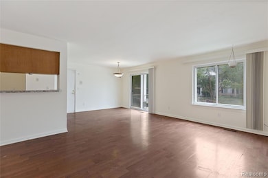 14200 Ivanhoe Dr unit 159, Sterling Heights, MI 48312 - photo 5