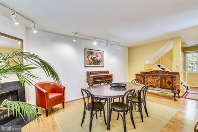 10436 Parthenon Ct, Bethesda, MD 20817 - photo 6