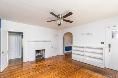 FAMILY ROOM W/ HW FLOORS, BUILT-INS, CEILING FAN,