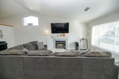 433 Snow Spring Ct, Waterford, CA 95386 - photo 7