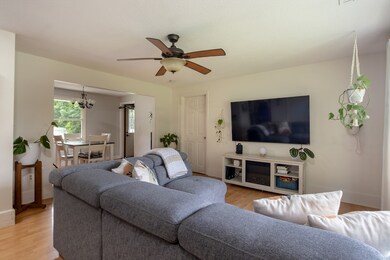 27 Utica Ln, South Dartmouth, MA 02748 - photo 4