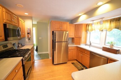 416 Maple St, Franklin, MA 02038 - photo 4