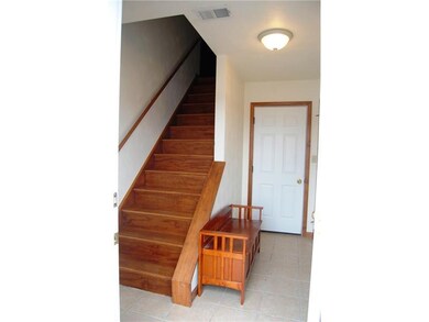Entry/Foyer.