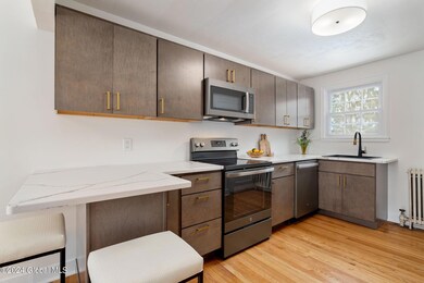 11-web-or-mls-2011RobinwoodAve_11