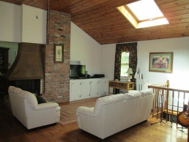 1639 Delabole Rd, Pen Argyl, PA 18072 - photo 5