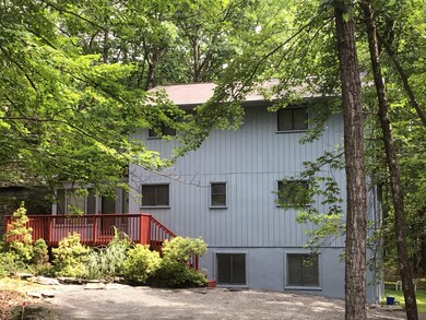 803 Boulder Ct N, Blooming Grove Township, PA 18428 - photo 3