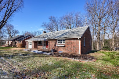 807 High St, Akron, PA 17501 - photo 4