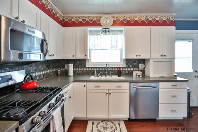 39 Woodrow Ct, Troy, NY 12180 - photo 4