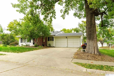 9818 Larimore Ave, Omaha, NE 68134 - photo 2