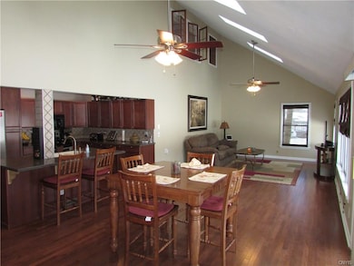 Massive Great Room open to kitchen, perfect for En