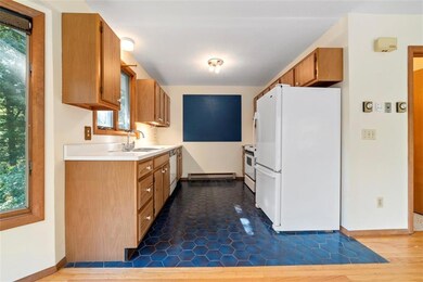 127 Whippoorwill Dr, Wakefield, RI 02879 - photo 7