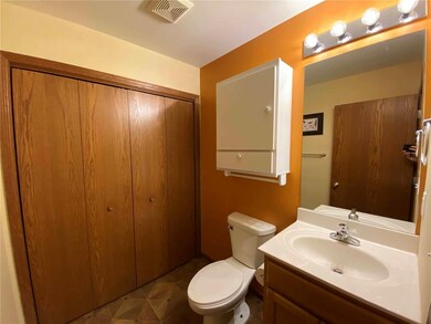 2900 Samuel Ct SW unit B, Cedar Rapids, IA 52404 - photo 7