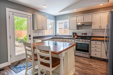2813 NE Red Oak Dr Bend OR-print-006-007