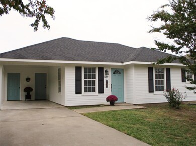 607 Oldham St, Bonham, TX 75418 - photo 2