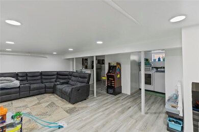 246 Roger Williams Ave, Providence, RI 02907 - photo 7