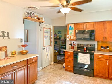 755 Pomander Ave, Reading, PA 19606 - photo 4