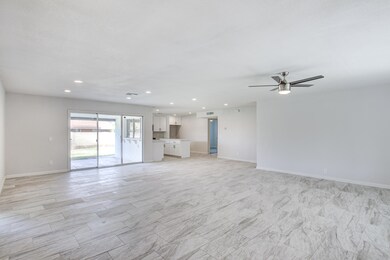 1620 E La Donna Ln-5