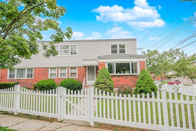 124 Dutchess Ave, Staten Island, NY 10304 - photo 2