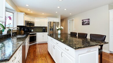 2424 Marshall Ct, Naperville, IL 60565 - photo 5